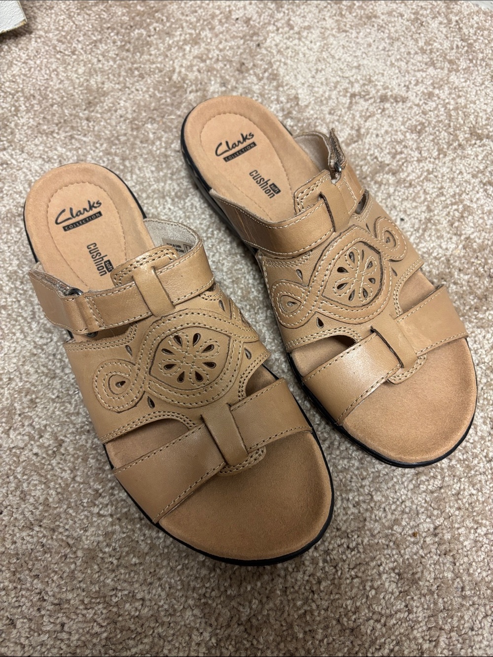 NWT - Clarks Leisa Higley Sand Leather Slip-On Sandals